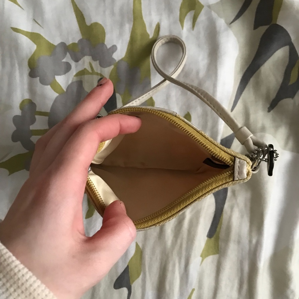 sold COACH / pale yellow wristlet - Picture 6 of 6